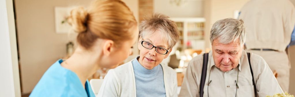 Clermont Park Senior Living Community in Denver, CO - seniors doing puzzle