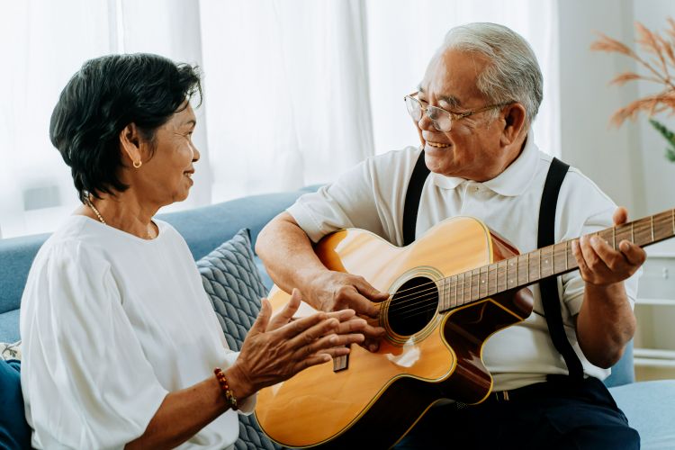 Clermont Park Senior Living Community in Denver, CO - lifelong learning pillar of living a long life